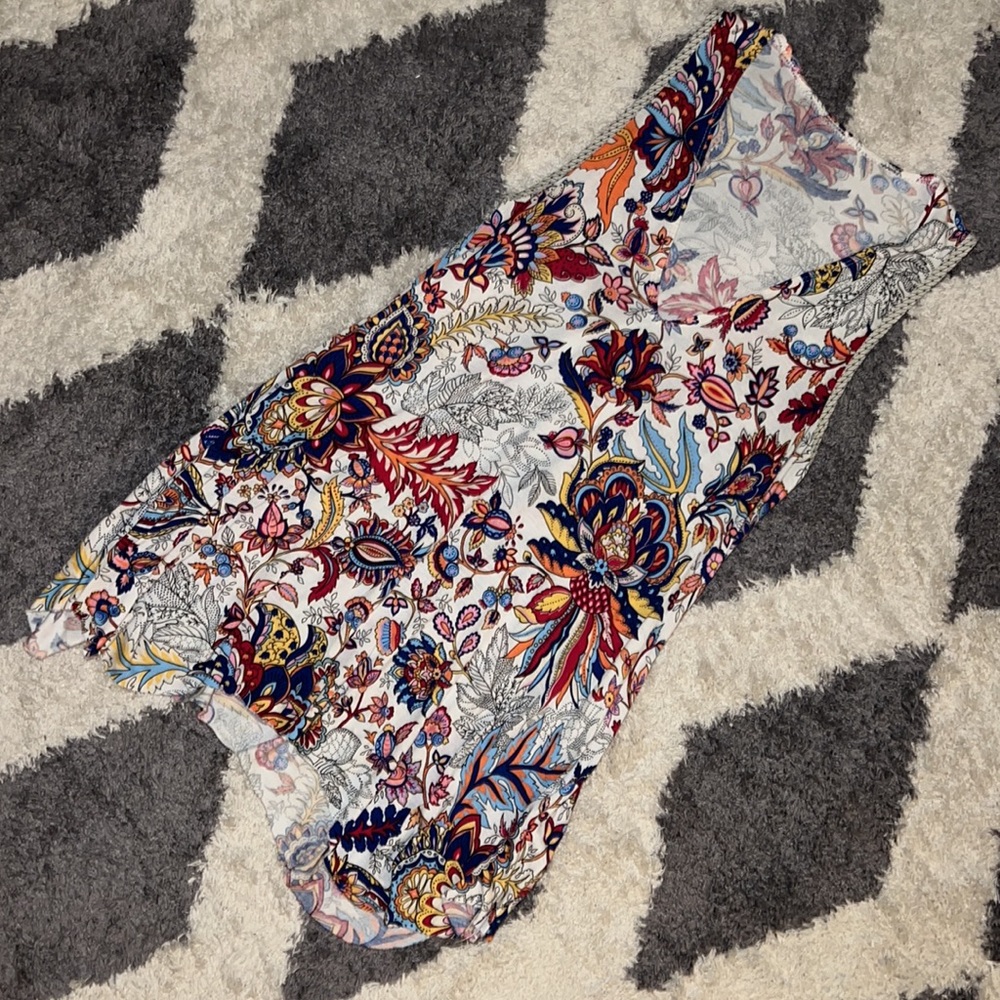 Light and flowey floral sleeveless v neck